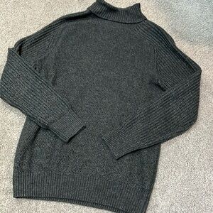 (20) Farwest knit sweater